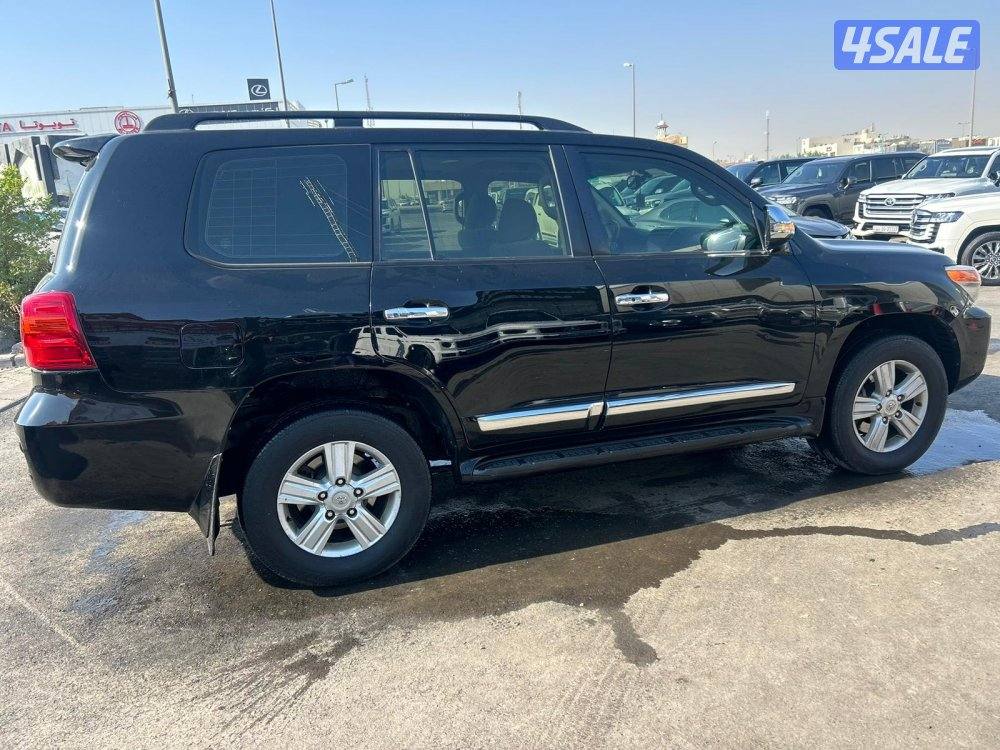 لاند كروزر GXR-V8 موديل 20133