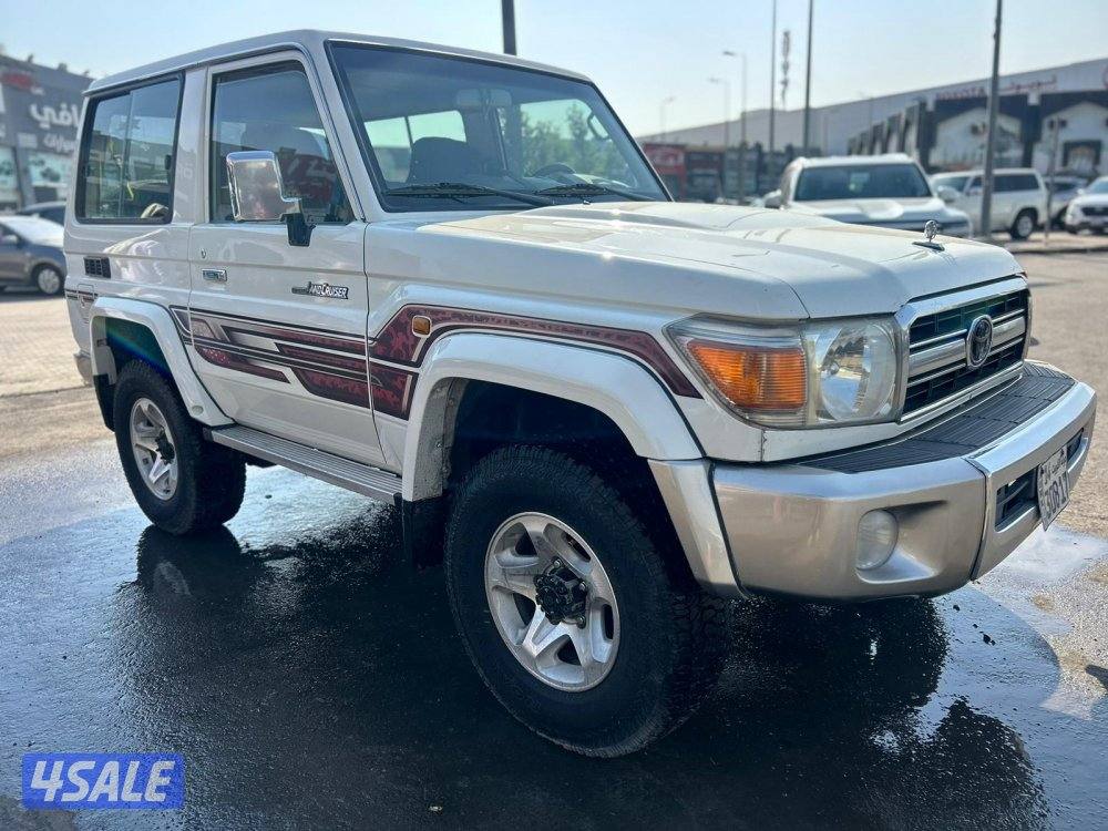 تويوتا لاند كروزر ربع .V61