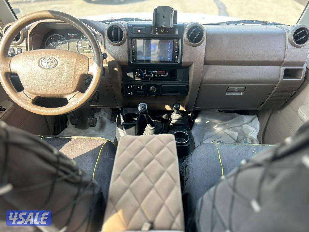 تويوتا لاند كروزر ربع .V66