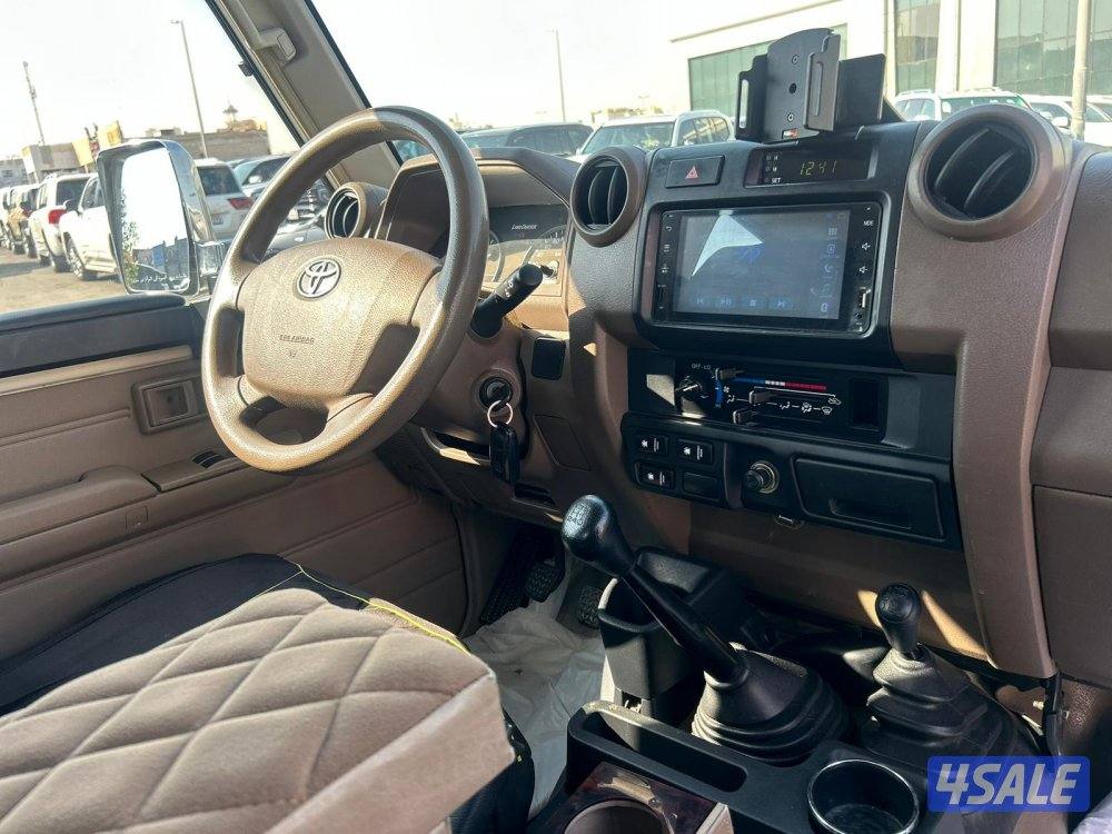 تويوتا لاند كروزر ربع .V67