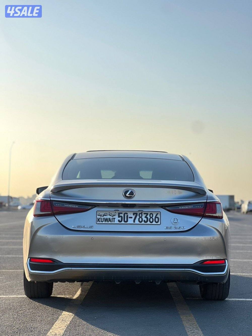 لكزس - ES 250 بحالة الوكاله عداد 844