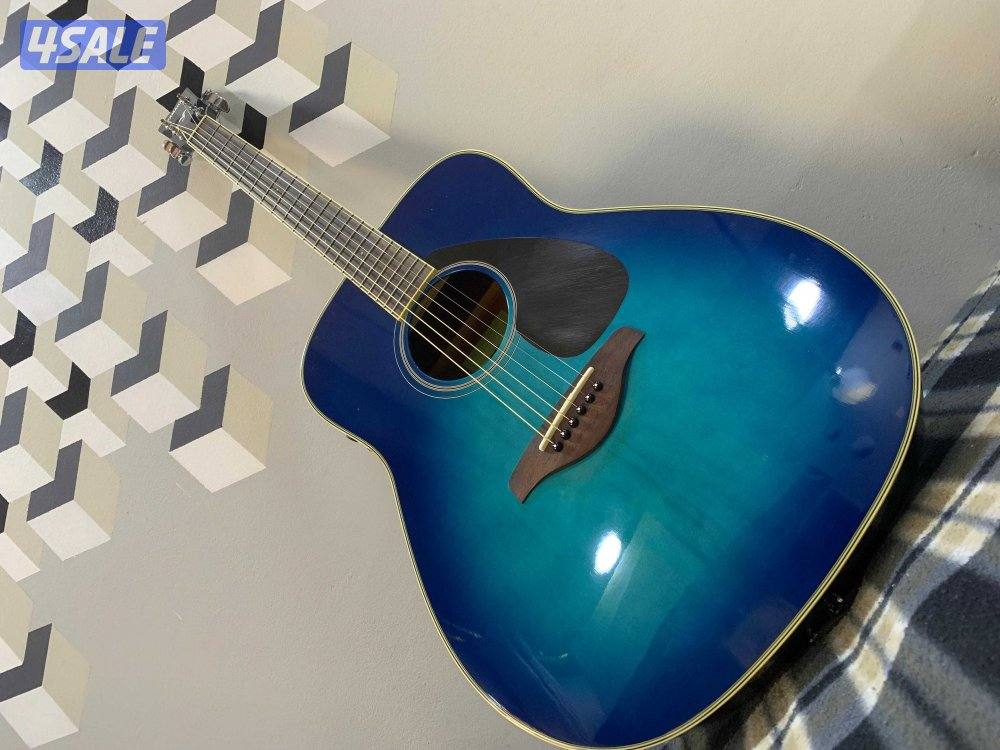 Yamaha FG820 with Trans-acoustic Pickup0