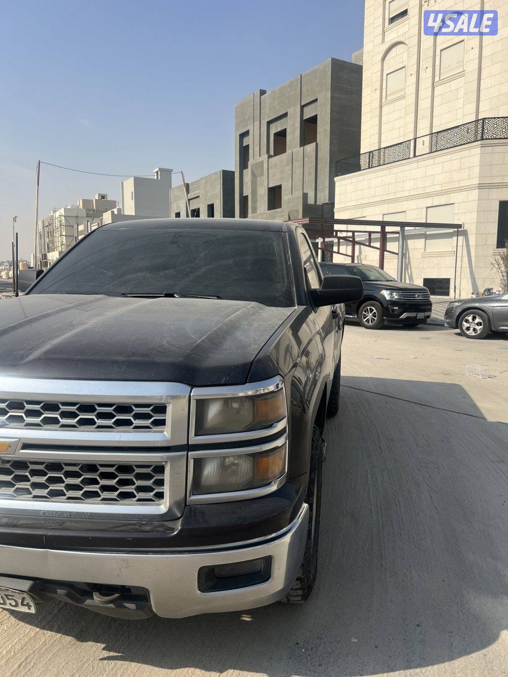 سلفرادو موديل ٢٠١٤ z71 شرط الفحص فيه قطعتين فقط عليه دبات سستم ورفعه0