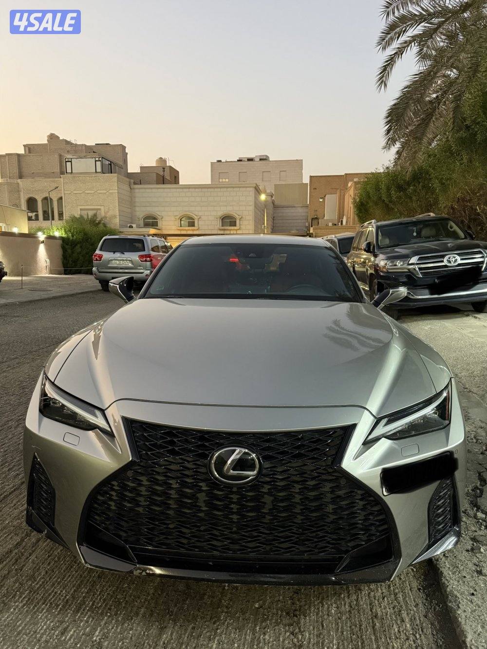 لكزس 2023 is sport رمادي . المالك الاول وارد الكويت الساير2