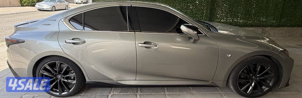 لكزس 2023 is sport رمادي . المالك الاول وارد الكويت الساير5