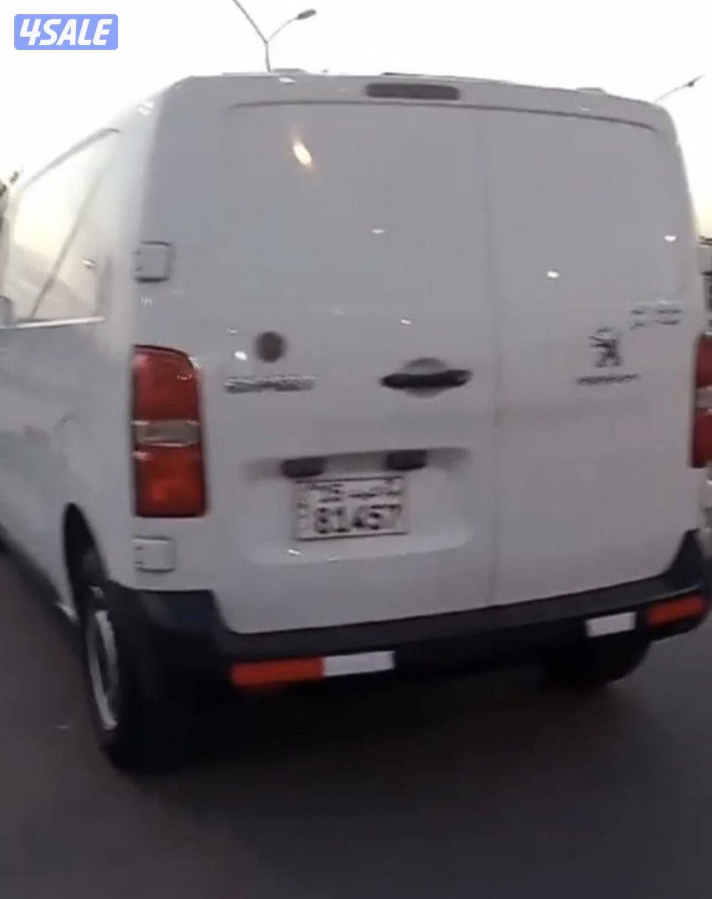 للبيع باص مقفل بيجو بحاله ممتازه شرط الفحص  قطعه صبغ فقط ماشي ٢٠٤الف1