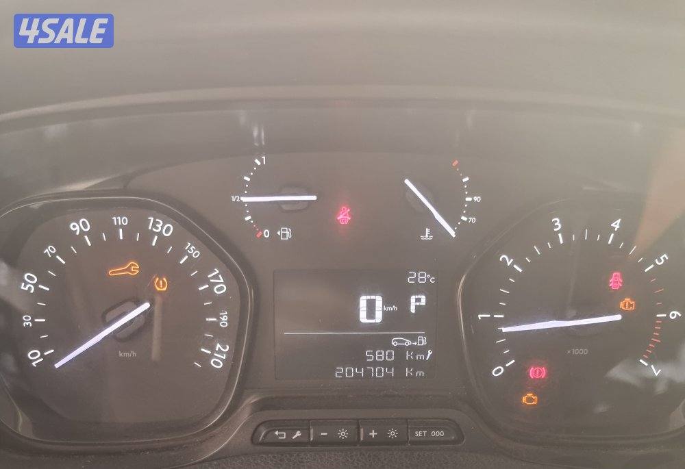 للبيع باص مقفل بيجو بحاله ممتازه شرط الفحص  قطعه صبغ فقط ماشي ٢٠٤الف4