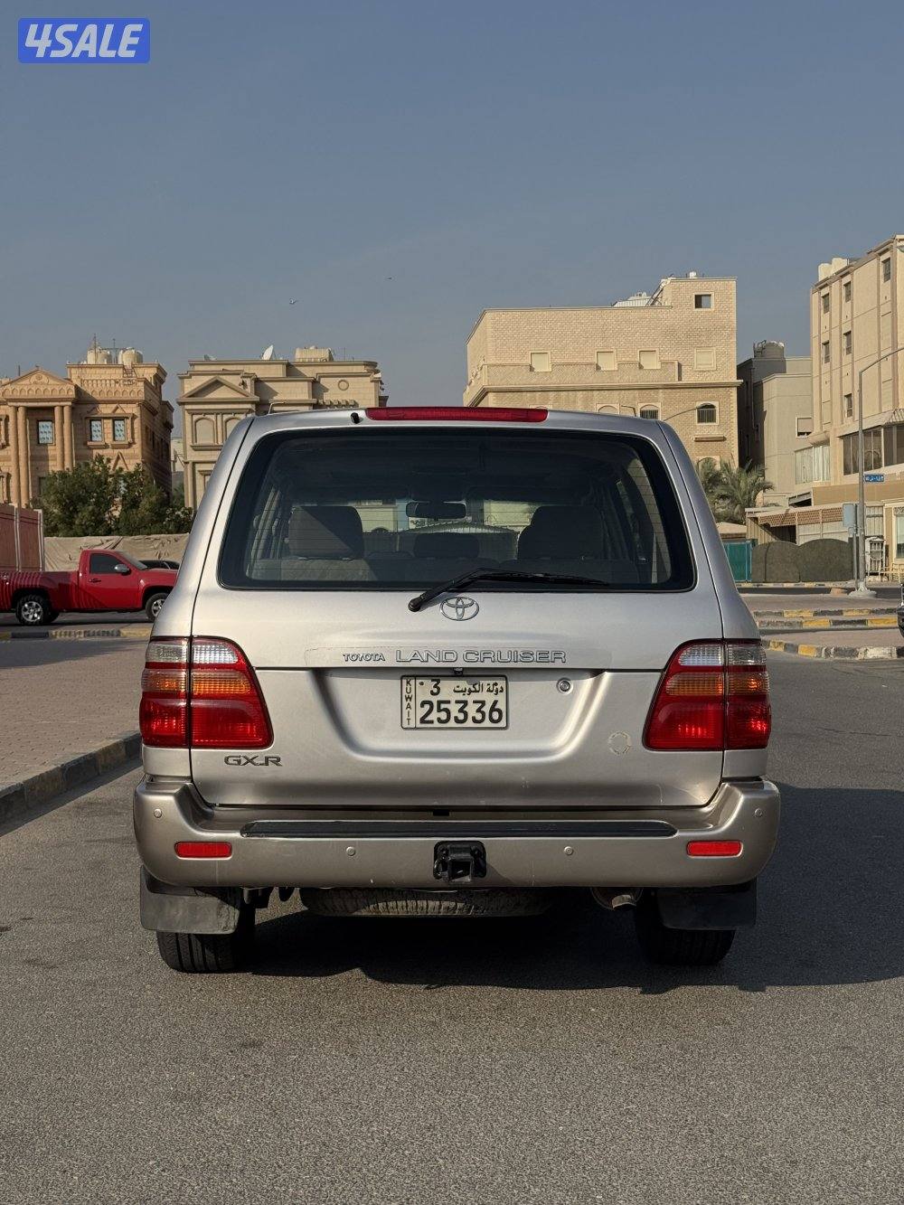 للبيع لاندكروزر موديل 2000 ستة سلندر ماشي 320،000 وارد الساير0