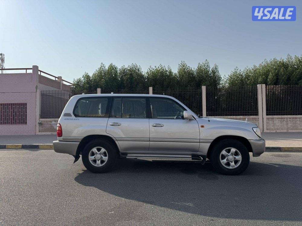 للبيع لاندكروزر موديل 2000 ستة سلندر ماشي 320،000 وارد الساير1