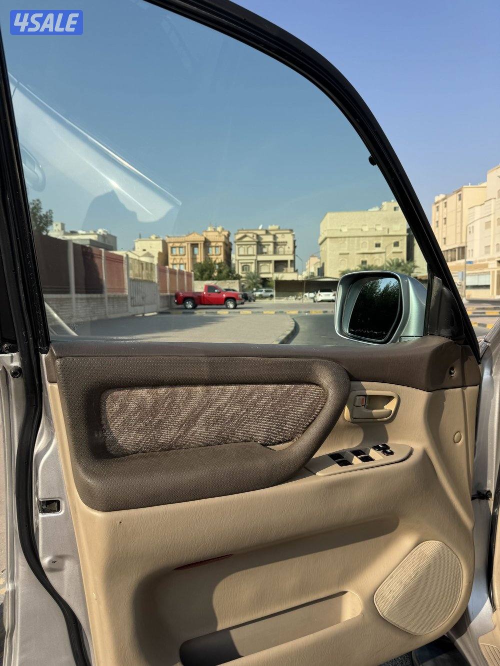 للبيع لاندكروزر موديل 2000 ستة سلندر ماشي 320،000 وارد الساير2