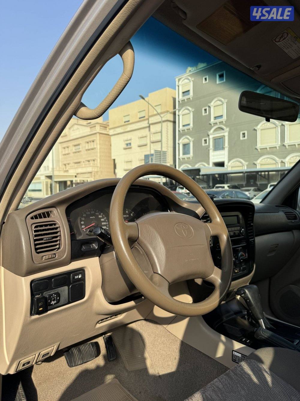 للبيع لاندكروزر موديل 2000 ستة سلندر ماشي 320،000 وارد الساير3