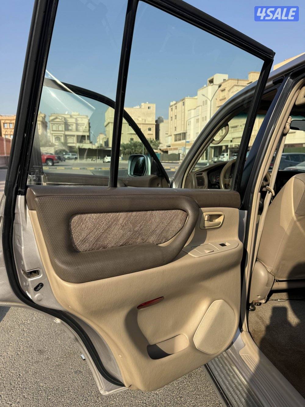 للبيع لاندكروزر موديل 2000 ستة سلندر ماشي 320،000 وارد الساير4