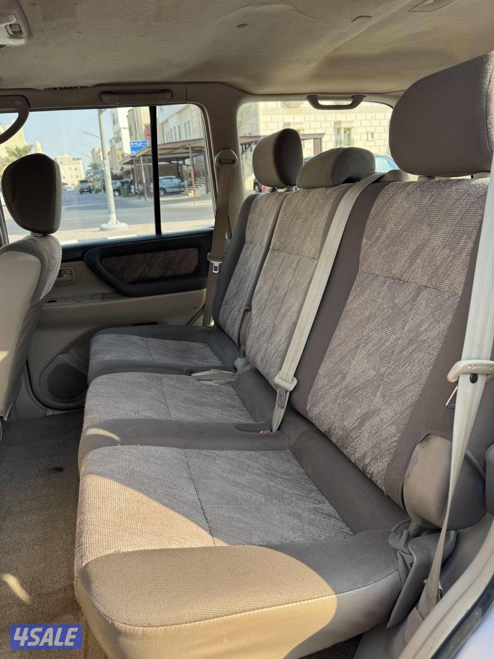 للبيع لاندكروزر موديل 2000 ستة سلندر ماشي 320،000 وارد الساير7