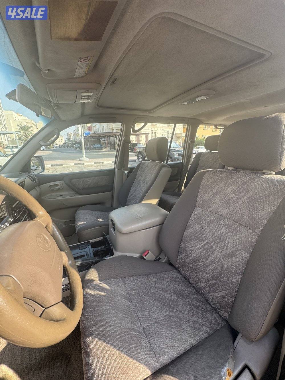 للبيع لاندكروزر موديل 2000 ستة سلندر ماشي 320،000 وارد الساير8