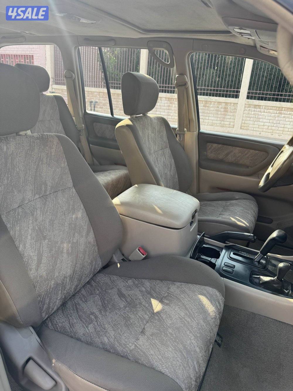 للبيع لاندكروزر موديل 2000 ستة سلندر ماشي 320،000 وارد الساير10