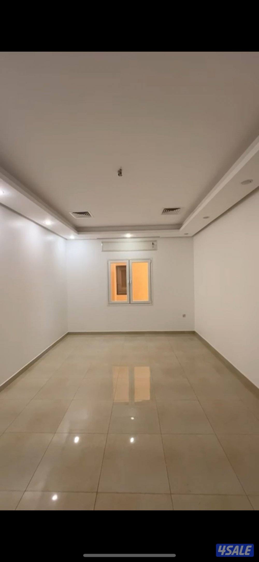 للايجار شقق جابر الاحمد 350 و370 قطعه 2 و5 و7 وغرفتين وصاله القيروان0