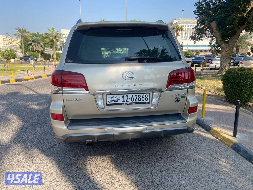 الروضة جيب لكزس LX570 بحالة ممتازة 2013 قمة بنظافة كامل امواصفات سبورت7