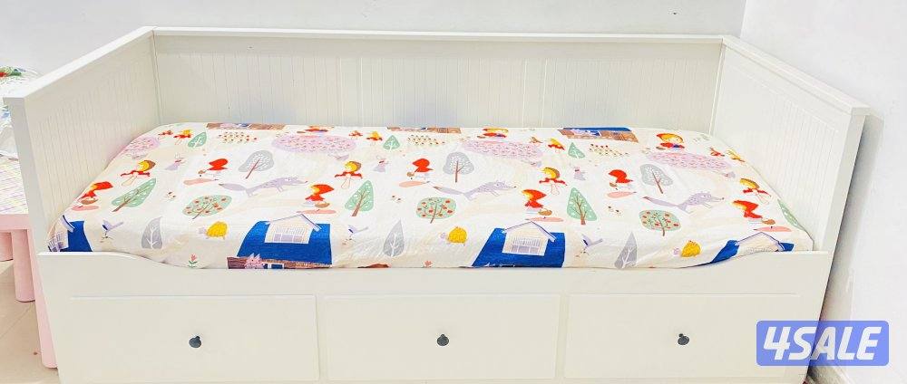 كنبة سرير من ايكيا كالجديدة0