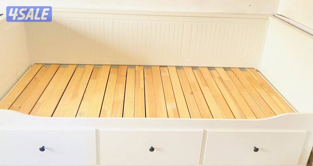 كنبة سرير من ايكيا كالجديدة1