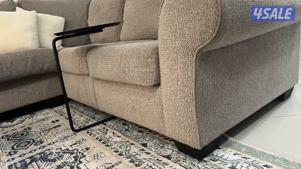 طقم كنب جلوس مصمم خصيصاً من أشلي نظيف بسعر مغري1