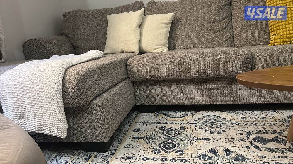 طقم كنب جلوس مصمم خصيصاً من أشلي نظيف بسعر مغري2