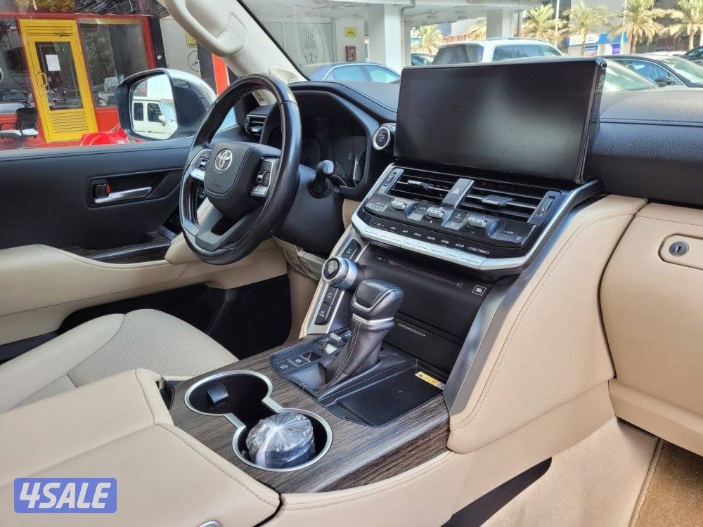 لاندكروزر VX1