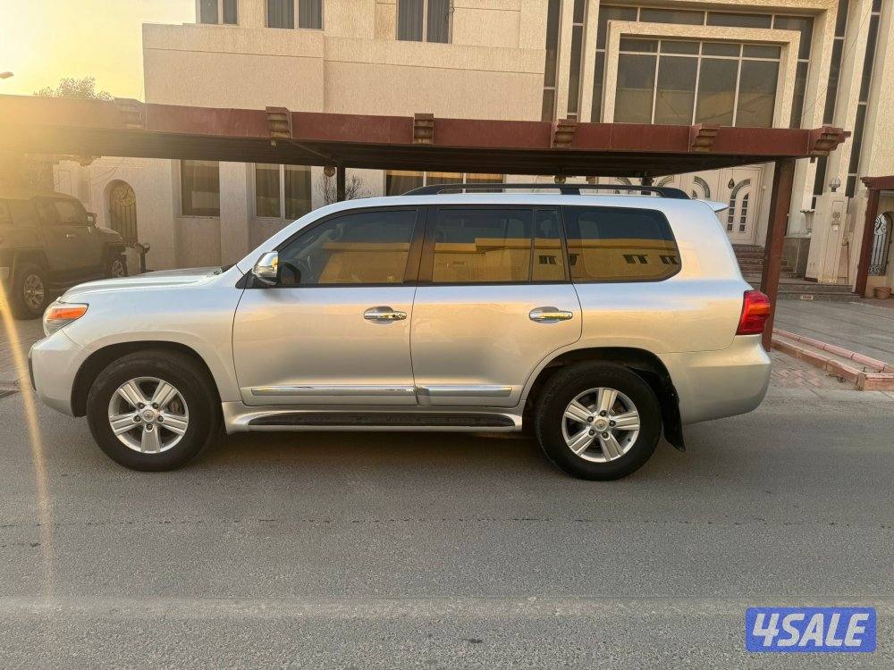 جيب لاندكروزر صبغ الوكاله مديل 2013 8 سلندر فل اوبشن GXR2