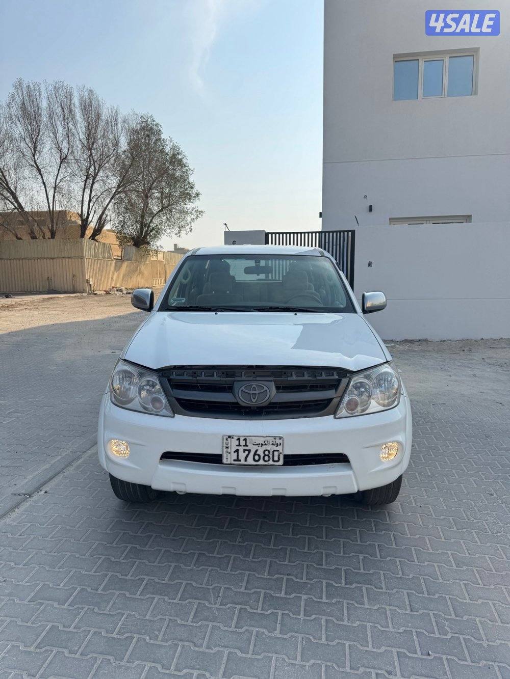 للبيع فورتنر 4 سلندر دبل قير شرط الفحص1