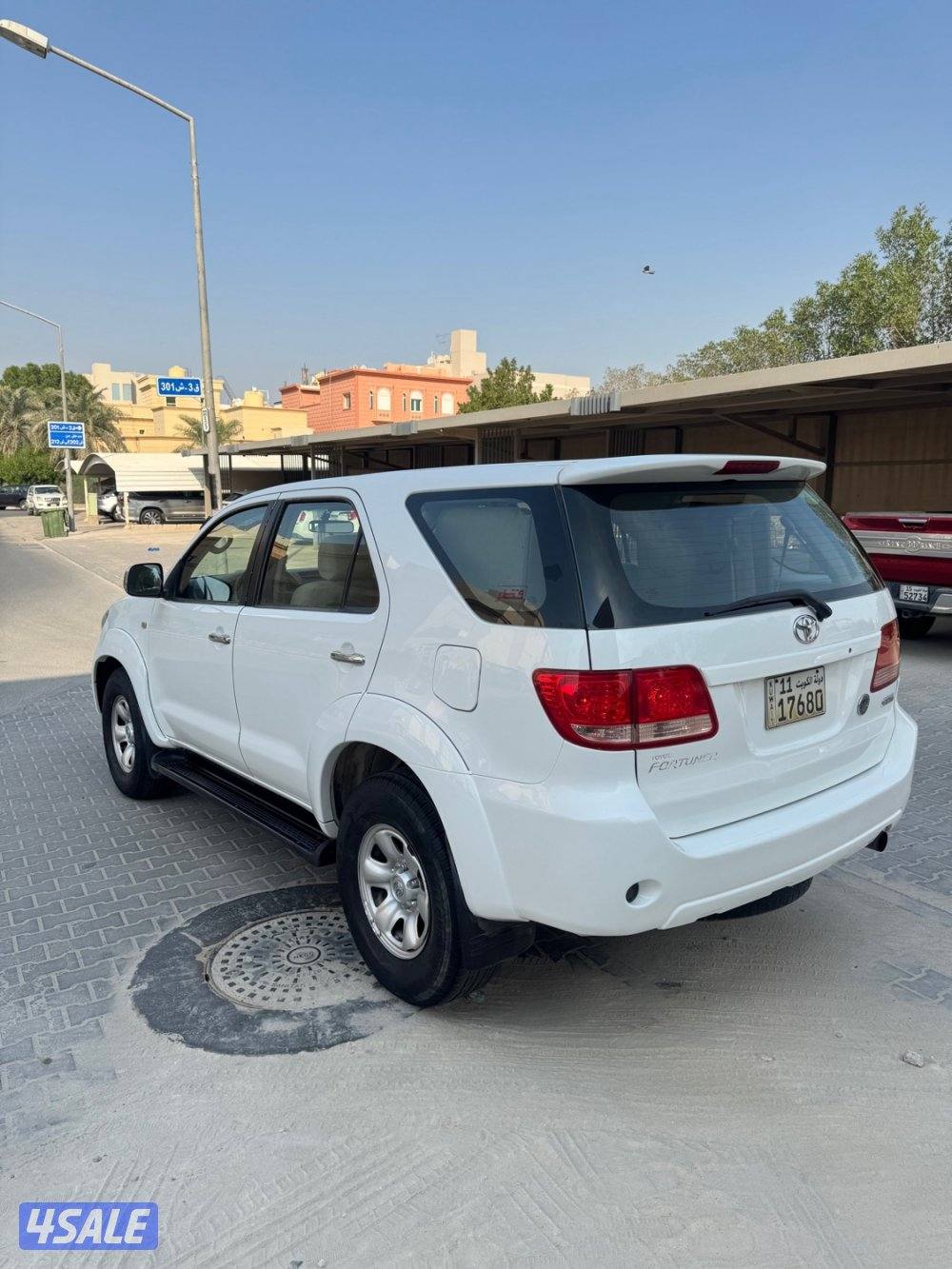 للبيع فورتنر 4 سلندر دبل قير شرط الفحص5