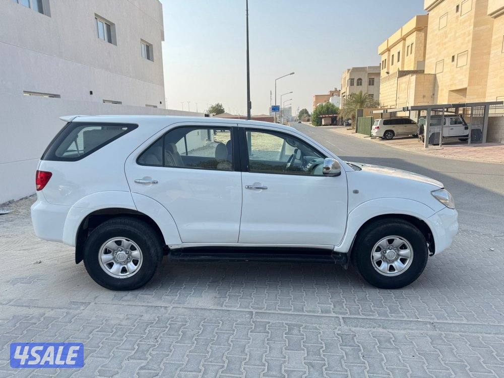 للبيع فورتنر 4 سلندر دبل قير شرط الفحص9