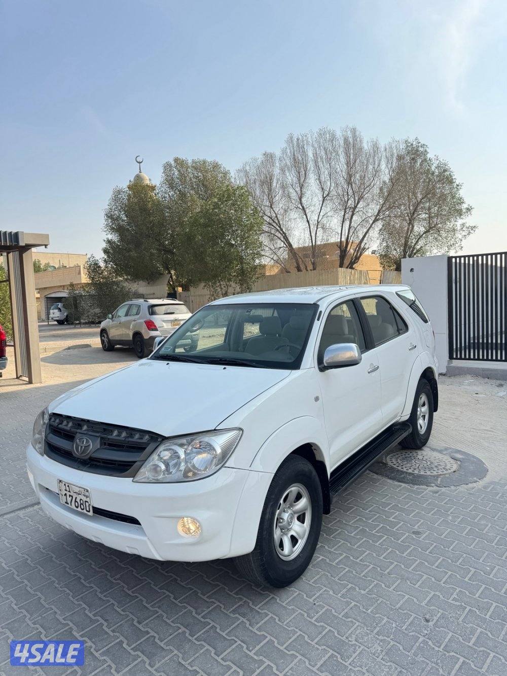 للبيع فورتنر 4 سلندر دبل قير شرط الفحص15