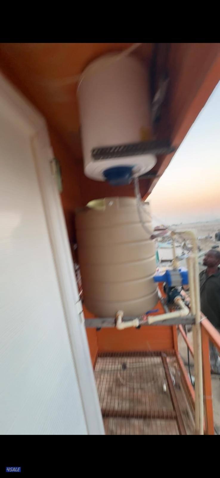 للبيع شاليه مكون من غرفه بطبخ وحمام مع سخان وادرام مع المظخه5