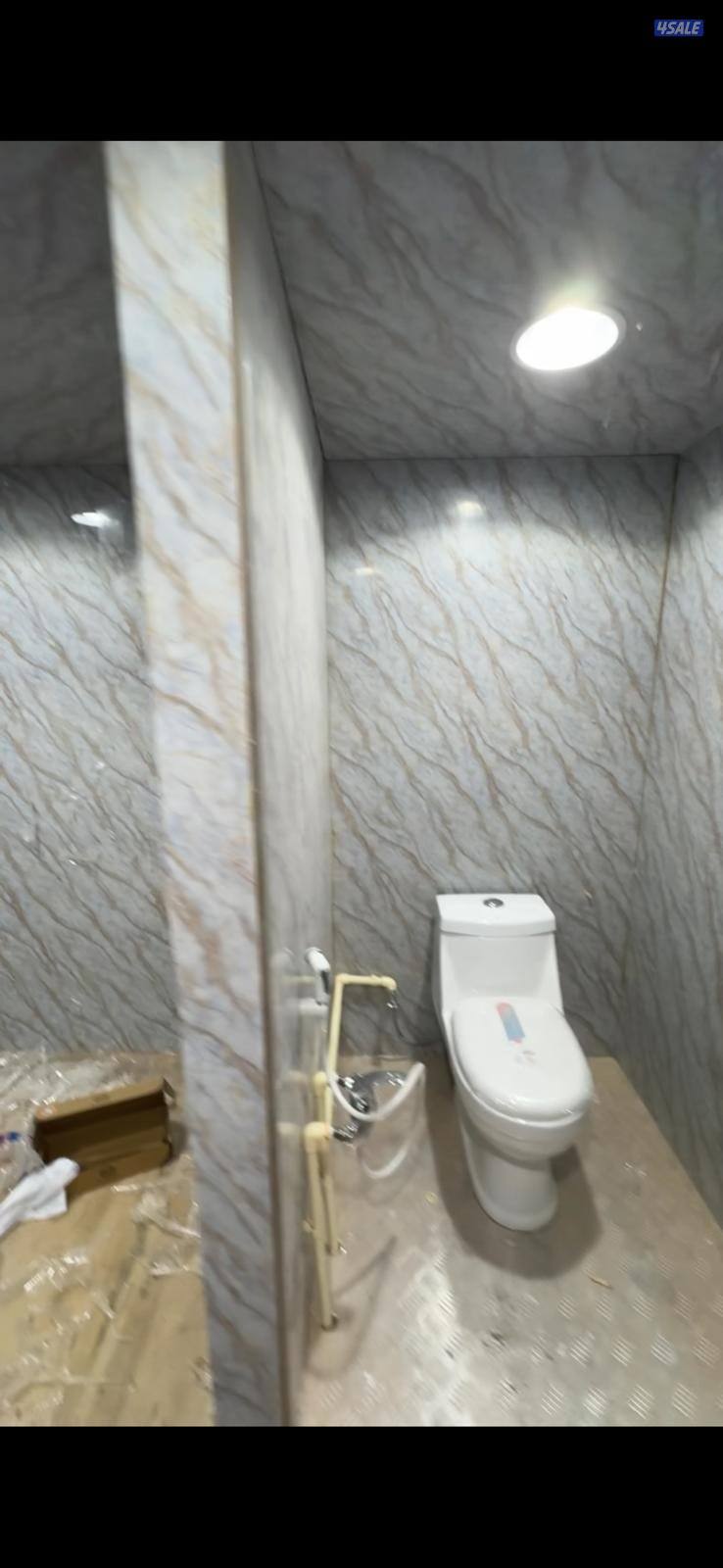 للبيع شاليه مكون من غرفه بطبخ وحمام مع سخان وادرام مع المظخه9