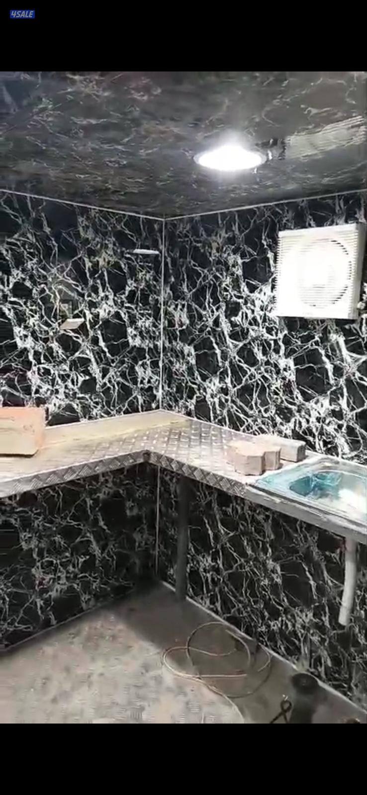 للبيع شاليه مكون من غرفه بطبخ وحمام مع سخان وادرام مع المظخه10