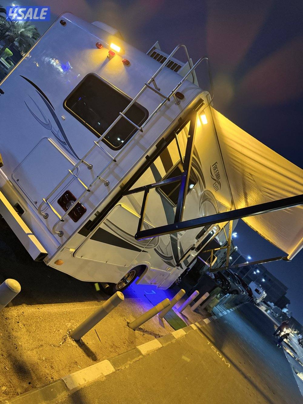 للبيع كرفان 24 قدم class c موديل20141