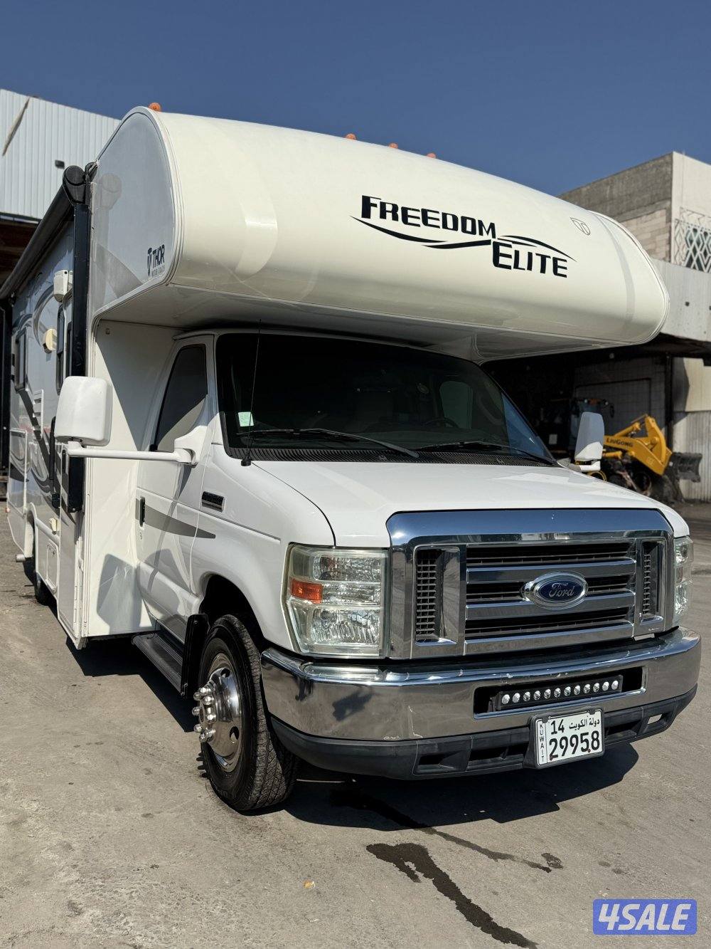 للبيع كرفان 24 قدم class c موديل20142