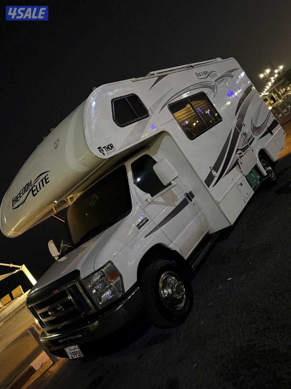 للبيع كرفان 24 قدم class c موديل20144