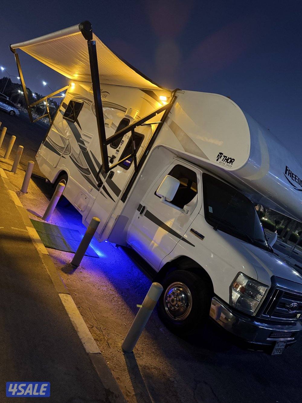 للبيع كرفان 24 قدم class c موديل20145