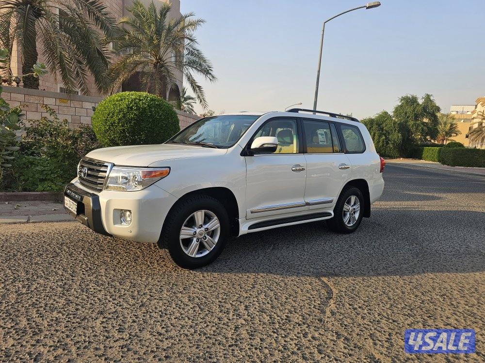 جيب تويوتا لاندكروز GXR الساير ٨ سلندر صبغ الوكالة1