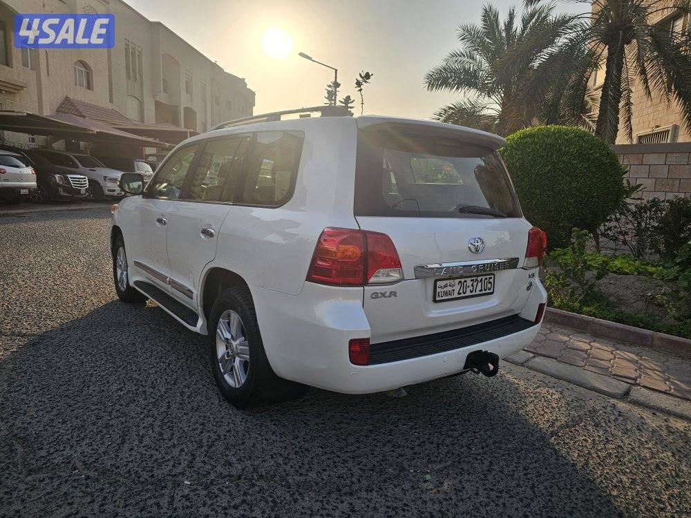 جيب تويوتا لاندكروز GXR الساير ٨ سلندر صبغ الوكالة3