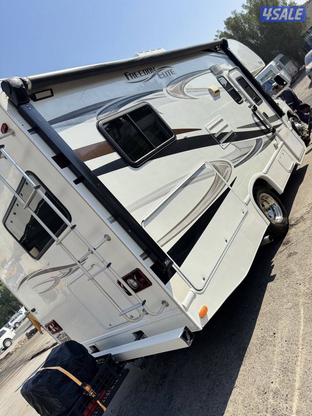 للبيع كرفان 24 قدم class c موديل201410