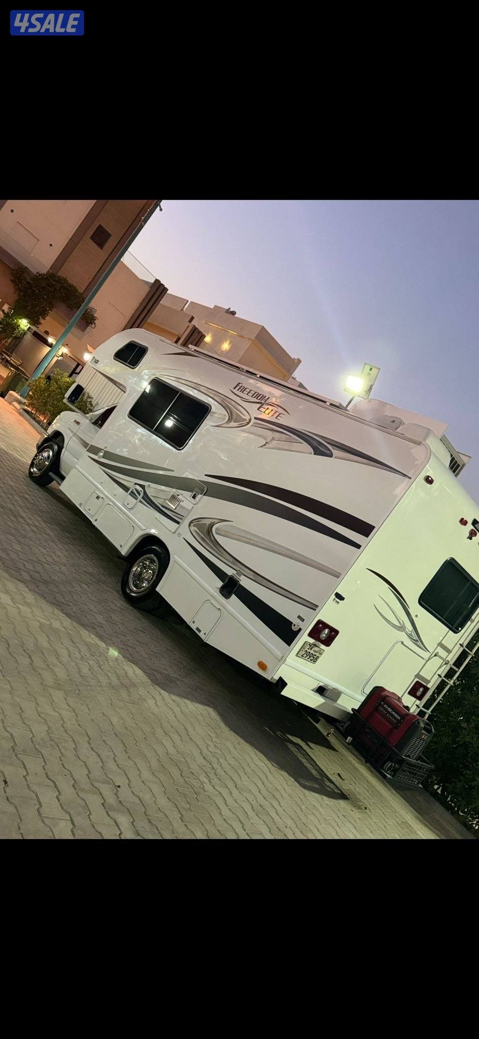 للبيع كرفان 24 قدم class c موديل20140