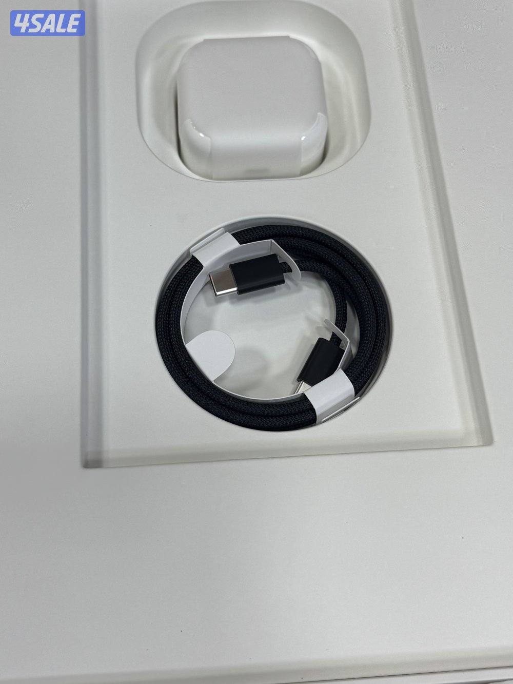 ايباد بحالة الجديد M4 13 انش. 23 شحنه. 256 جيجا0