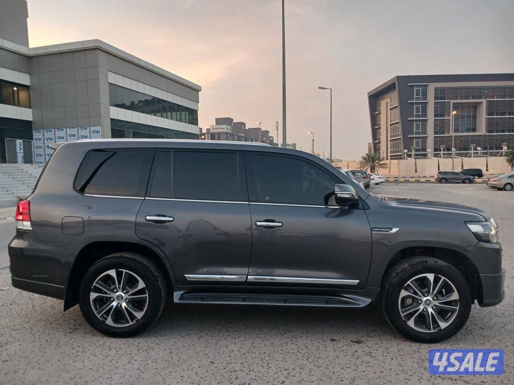 لاند كروزر GXR تورنق جلد موديل 2020 الساير2