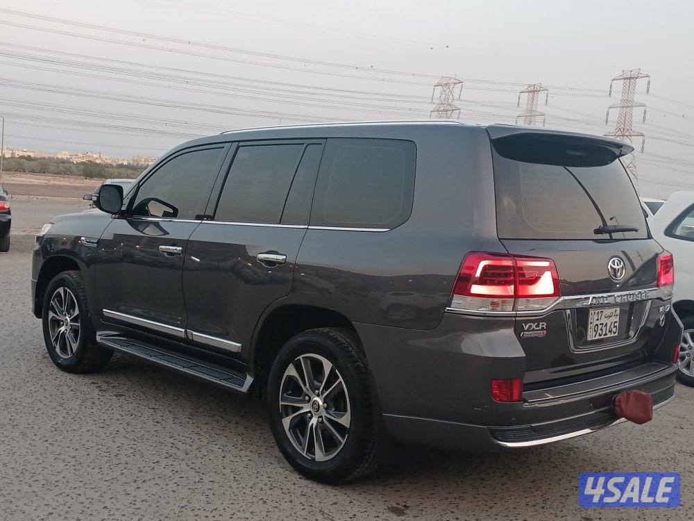 لاند كروزر GXR تورنق جلد موديل 2020 الساير5