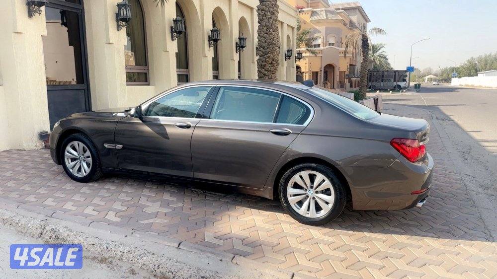 BMW٧٣٠ صبغ الوكاله عدا قطعتين ماشي ١٥٠7
