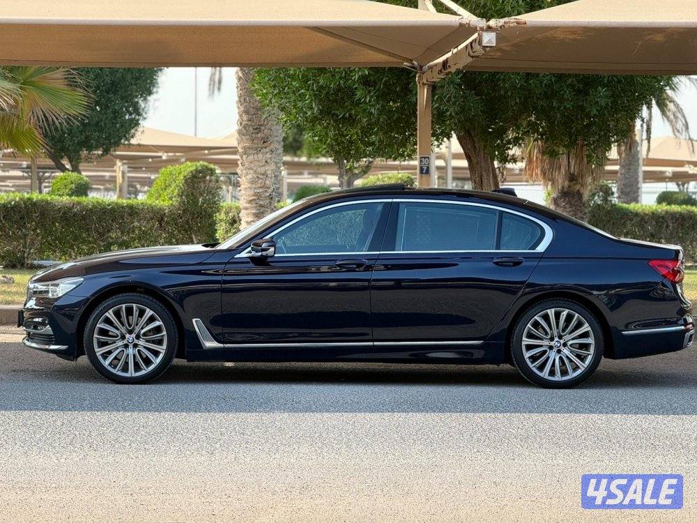 للبيع : بي ام دبليو 740Li موديل : 2018 عداد : 100 الف2