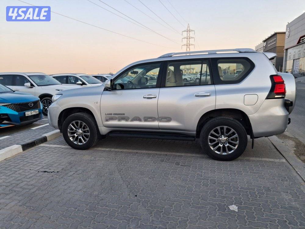 برادو موديل ٢٠١٨ اللون سيلفر شرط الفحص عداد ٢٩٠ الف  الساير1