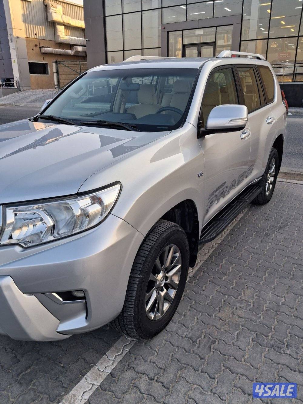 برادو موديل ٢٠١٨ اللون سيلفر شرط الفحص عداد ٢٩٠ الف  الساير3