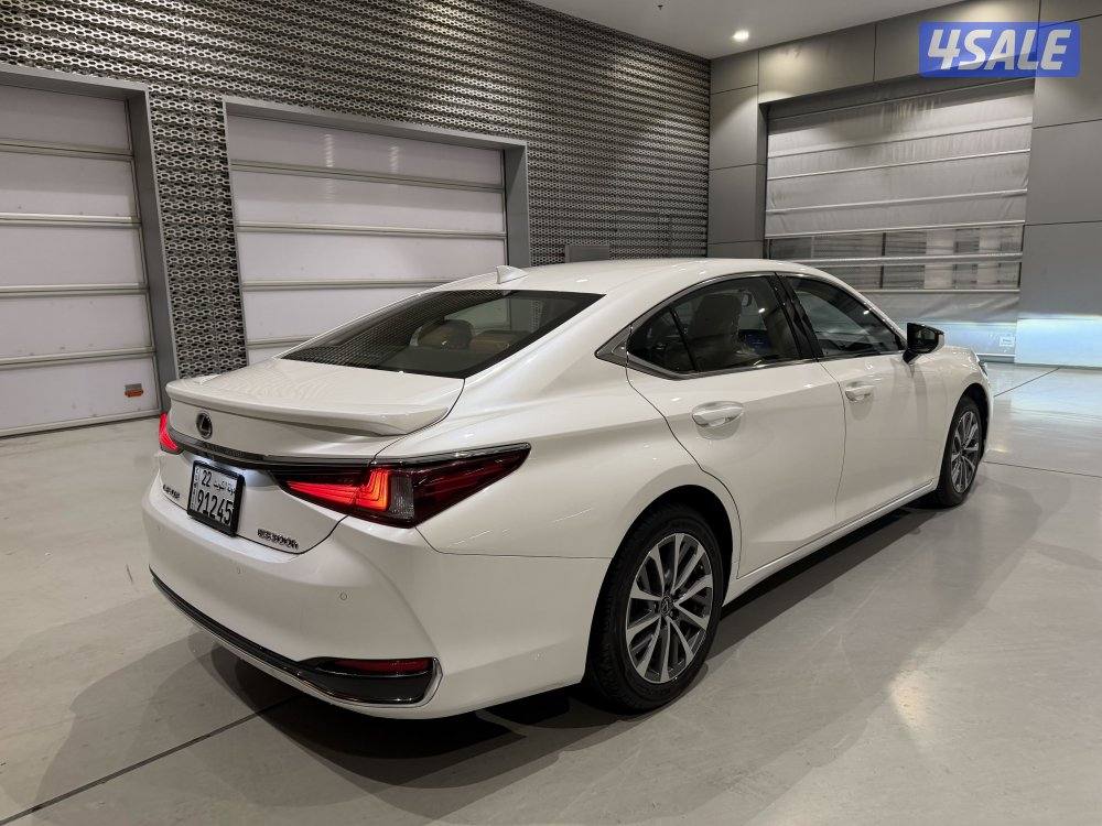 Lexus ES300H 20233